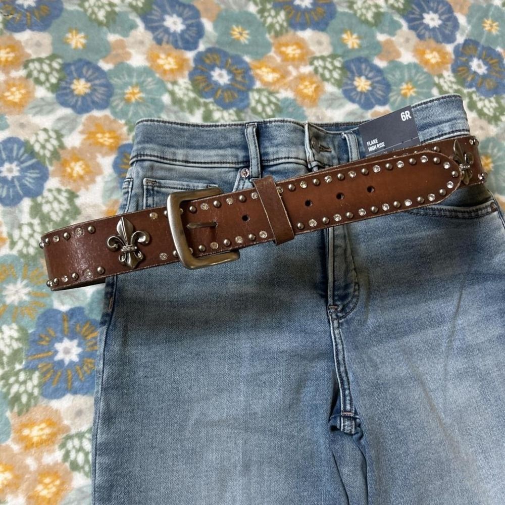 Vera Pelle Brown genuine leather belt with studded fleur de lis design